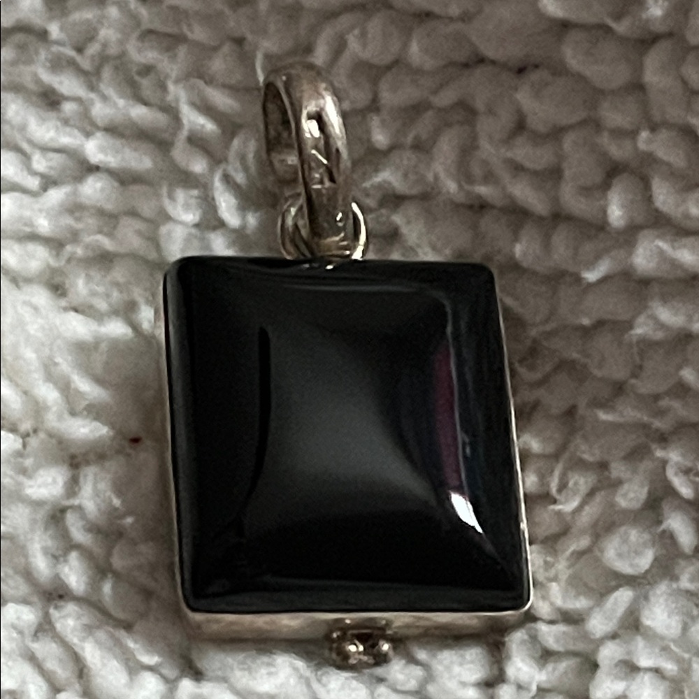 NWOT Elegant Black Onyx Pendant